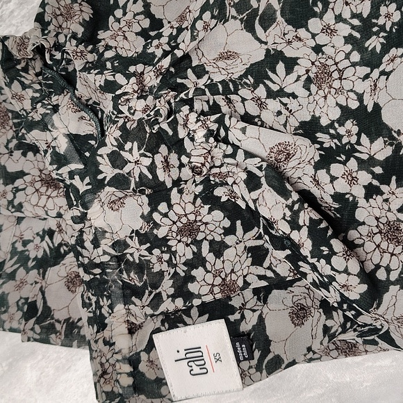 Cabi # 3765 Olive Floral Bianca Peasant Blouse Lined Ruffle Puff Sleeve Size XS - Picture 8 of 11